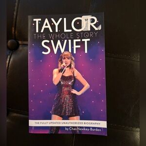 Taylor Swift Biography Book